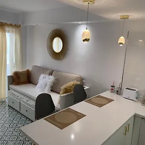 https://avenida-de-suecia-los-cristianos.tenerifehoteles.net